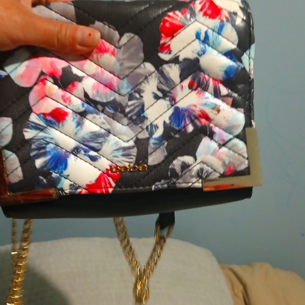 Bebe bag with chain